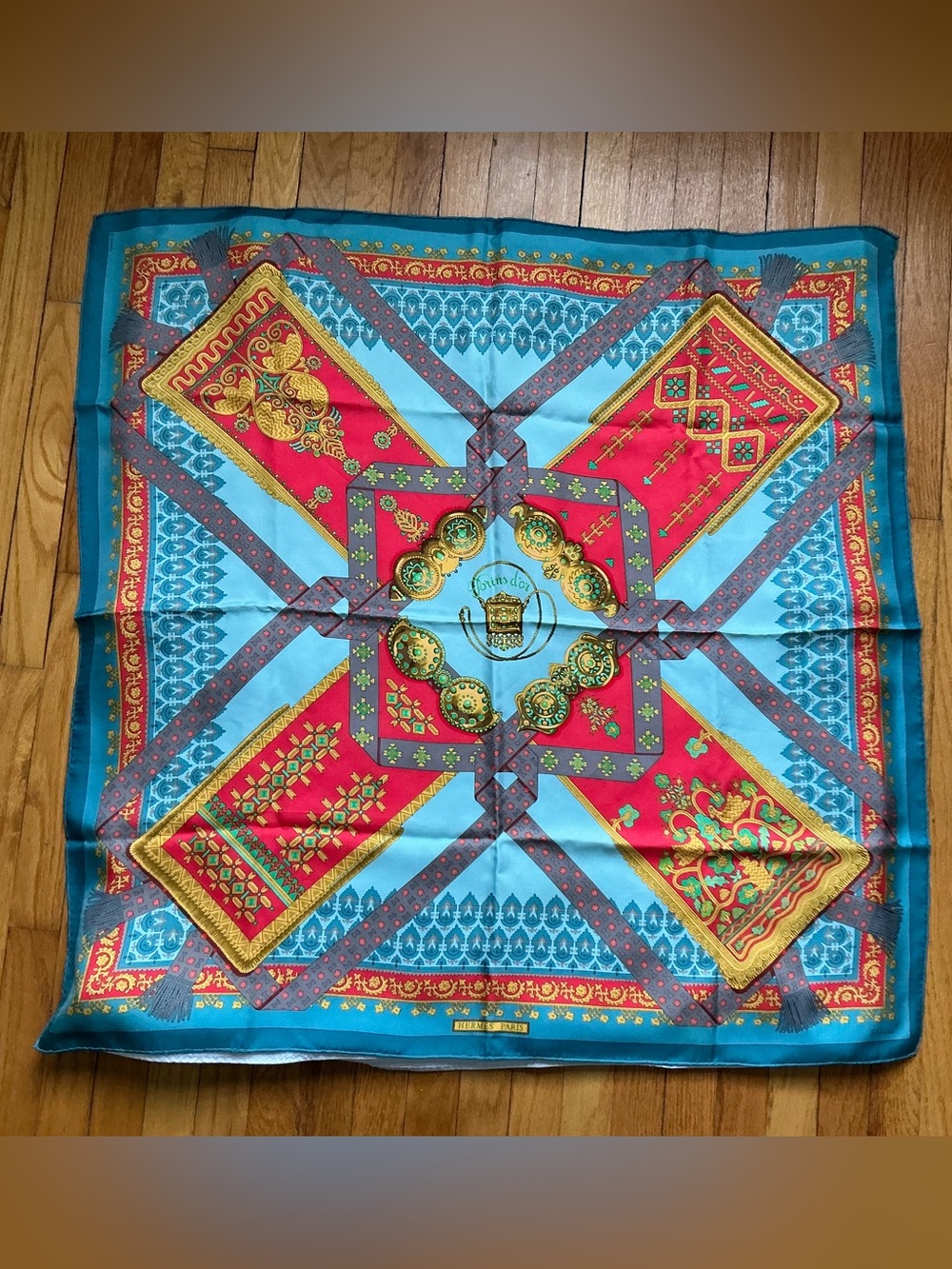 Hermes Brins d’or 90 cm silk scarf